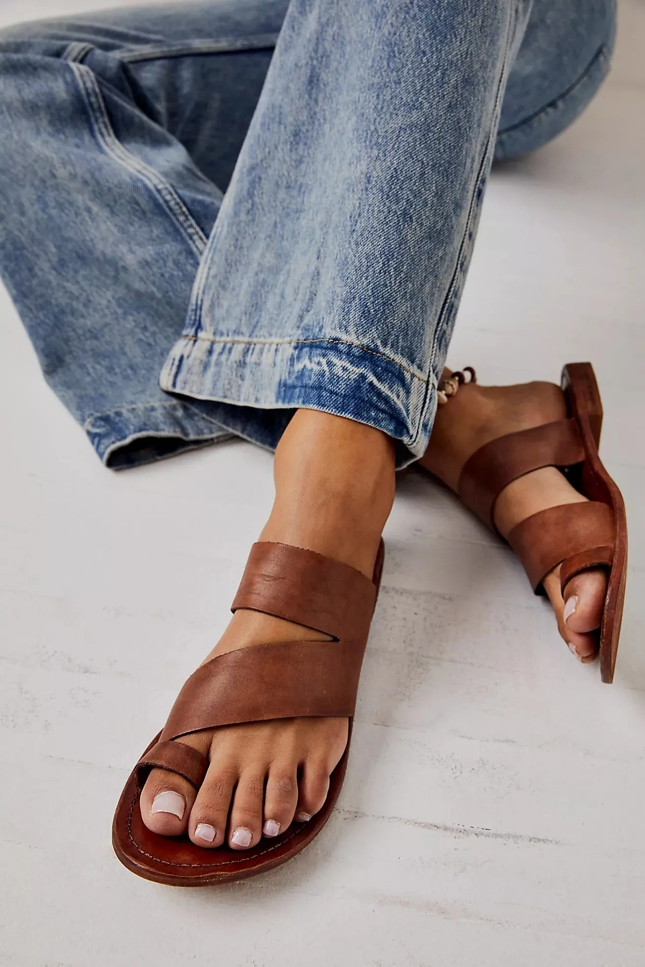 Abilene Toe Loop Sandals | Luggage