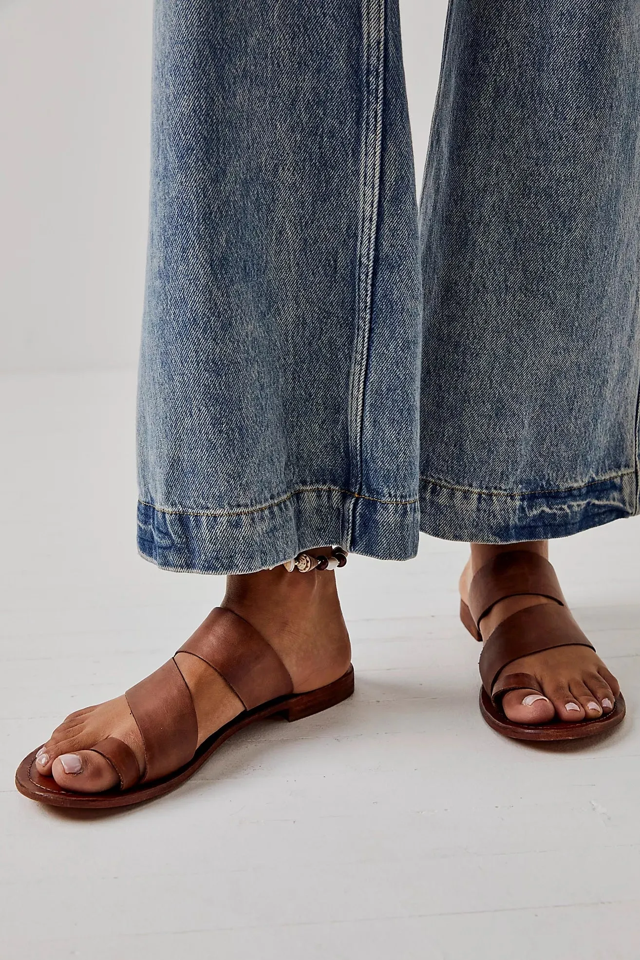 Abilene Toe Loop Sandals | Luggage