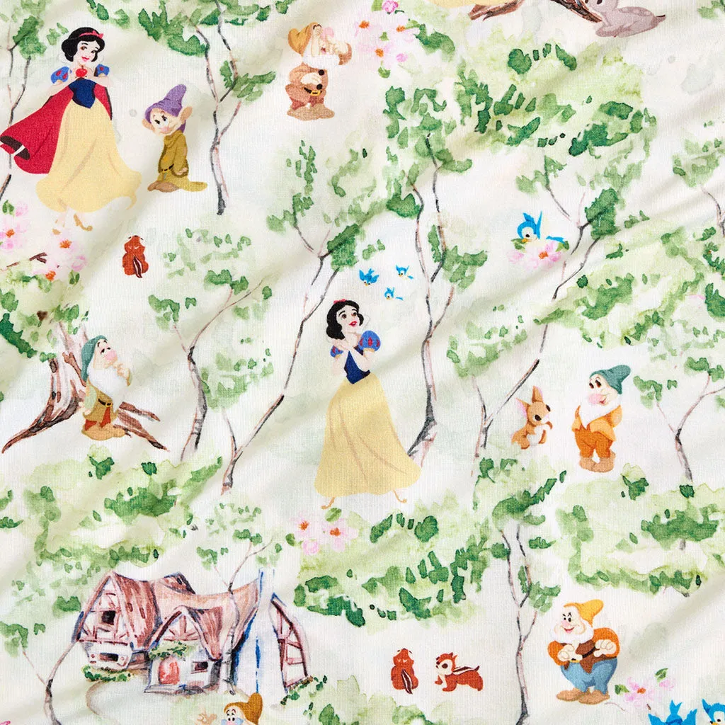 Disney Princess Snow White & Snow White's Cottage Ruffled Luxette Patoo Blanket
