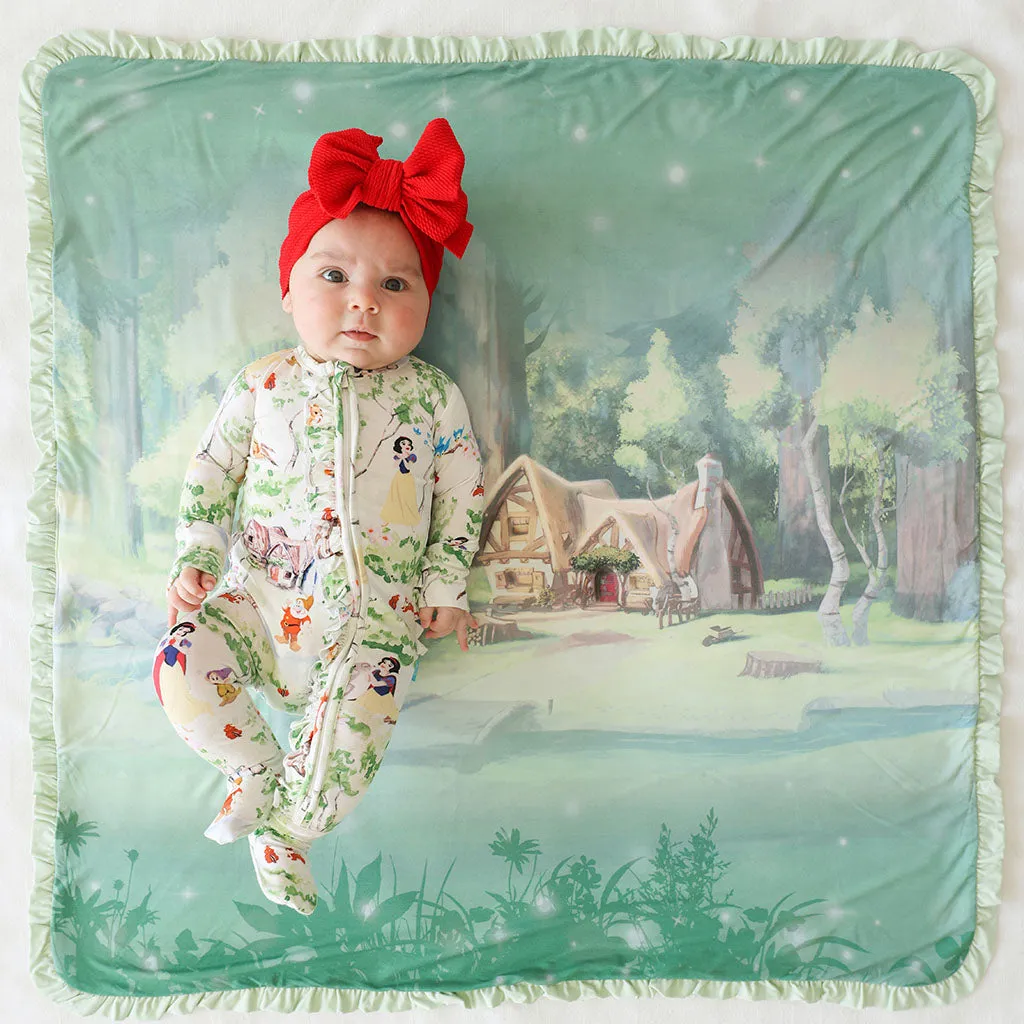 Disney Princess Snow White & Snow White's Cottage Ruffled Luxette Patoo Blanket
