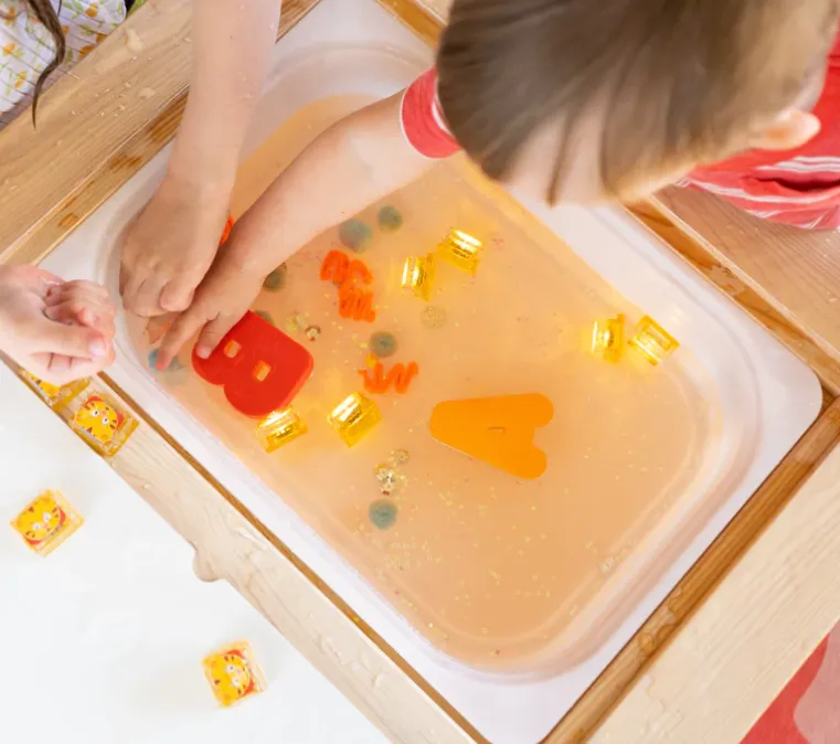 Light-Up Cubes | Daniel Tiger