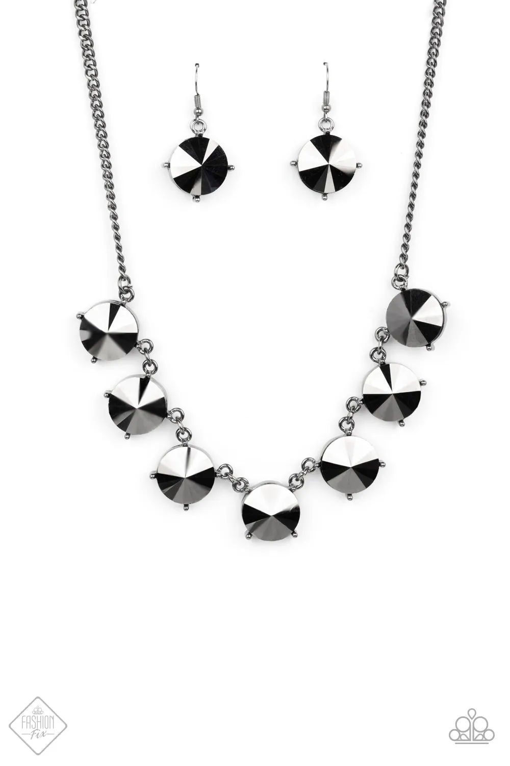 Paparazzi Necklace ~ The SHOWCASE Must Go On - Black